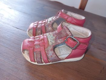 Sandales