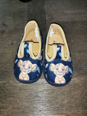 Pantoufles neuves taille 21