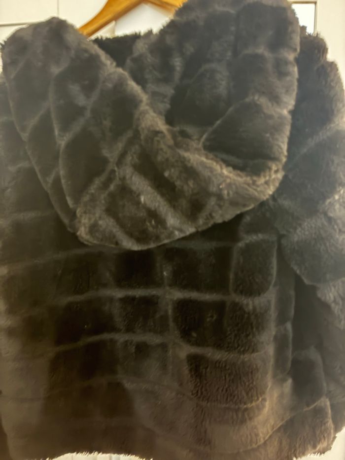 Manteau fausse fourrure - photo numéro 2
