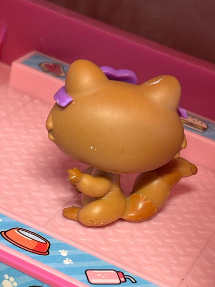 Food truck + accessoires + 3 figurines Littlest Petshop - photo numéro 7