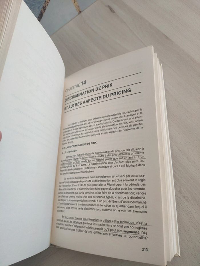 Livre grand format introduction économie entreprise Leroux - photo numéro 17