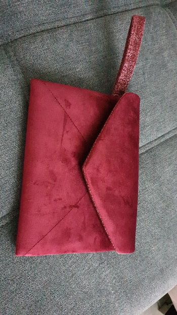 Neuve pochette velours bordeaux intérieur paillettes