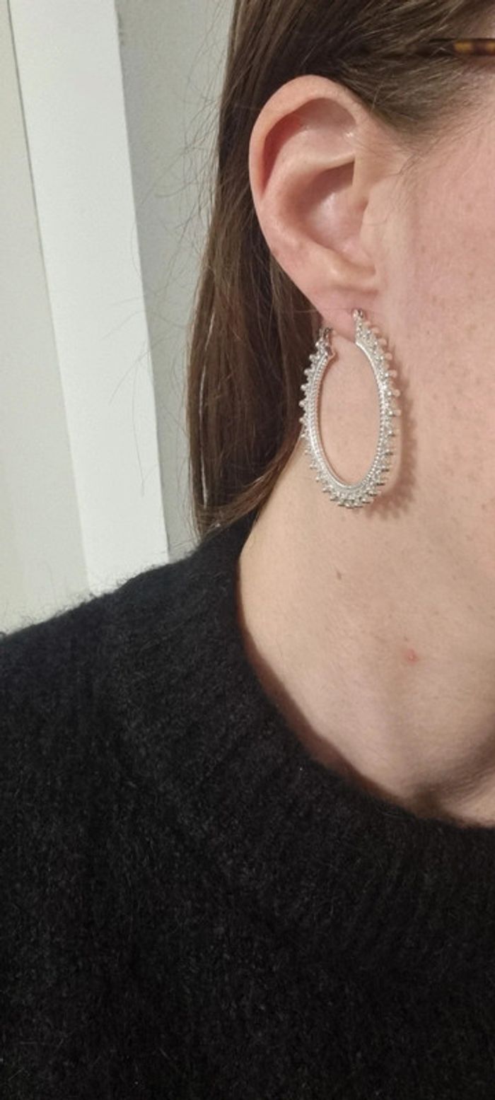 Boucles d'oreilles créoles argentées neuves avec étiquette moa - photo numéro 4