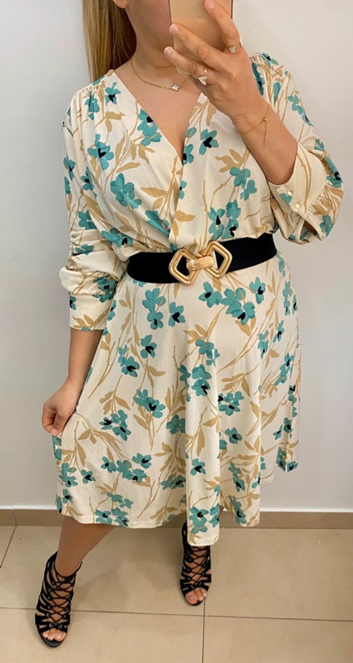 Jolie Robe Croisée Devant Imprimée Fleurs Taille L Et Plus - photo numéro 3