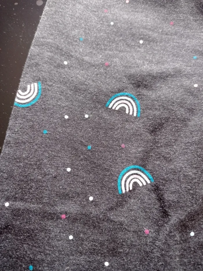 Pantalon élastique gris foncé avec motif pour petite fille - photo numéro 2