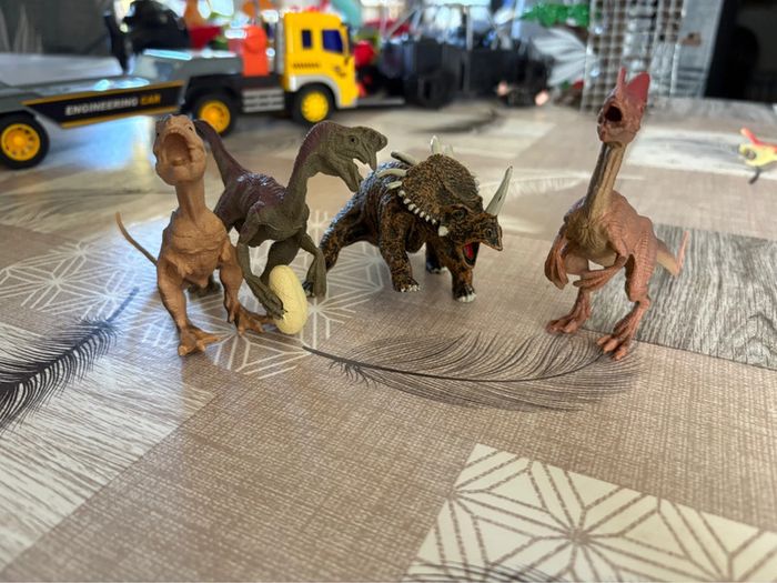 Lot de 4 jouet dinosaures