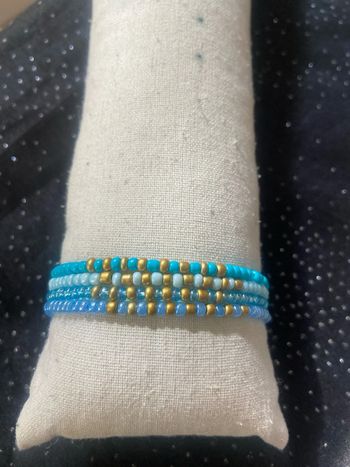 Lot bracelets bleus dorés