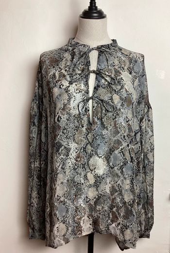 Blouse grise et noire Mango 38