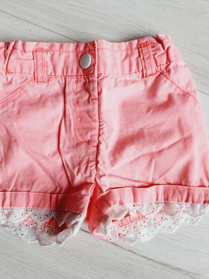 Vêtement bébé fille short rose Kiabi 9 mois - photo numéro 2