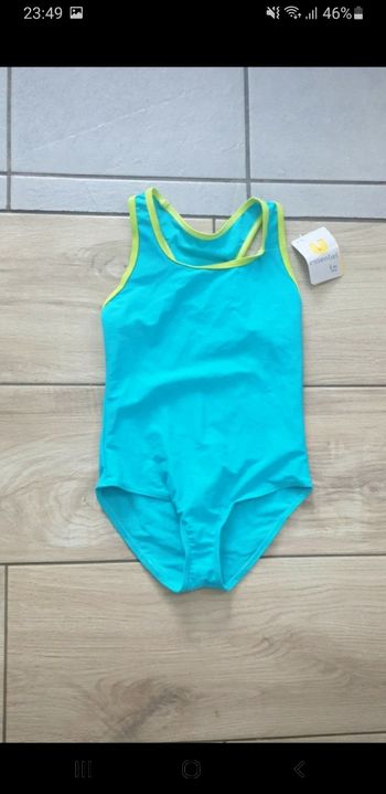 Maillot de bain fille neuf étiquette 8 ans