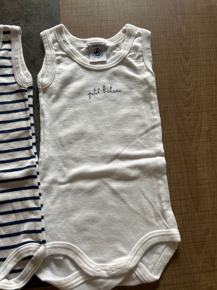 Lot de 3 Bodies manches courtes bébé taille 3 mois petit bateau - photo numéro 4