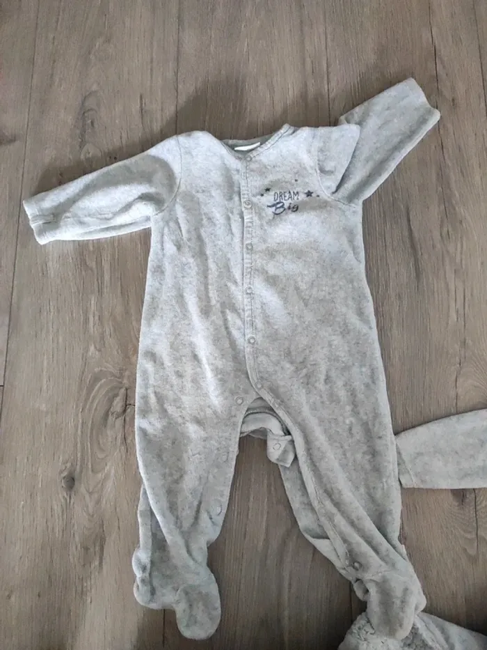 Lot pyjama 6 mois - photo numéro 4