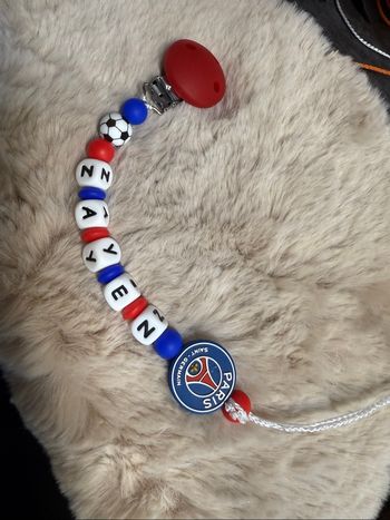 Attache tétine  psg