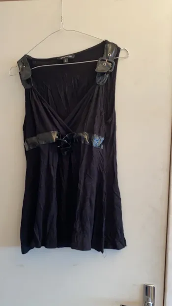 T-shirt taille L décolleté