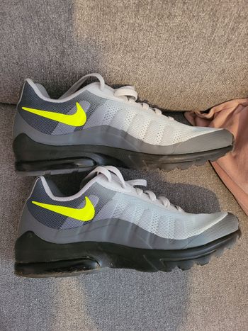 Baskets nike air max invigor