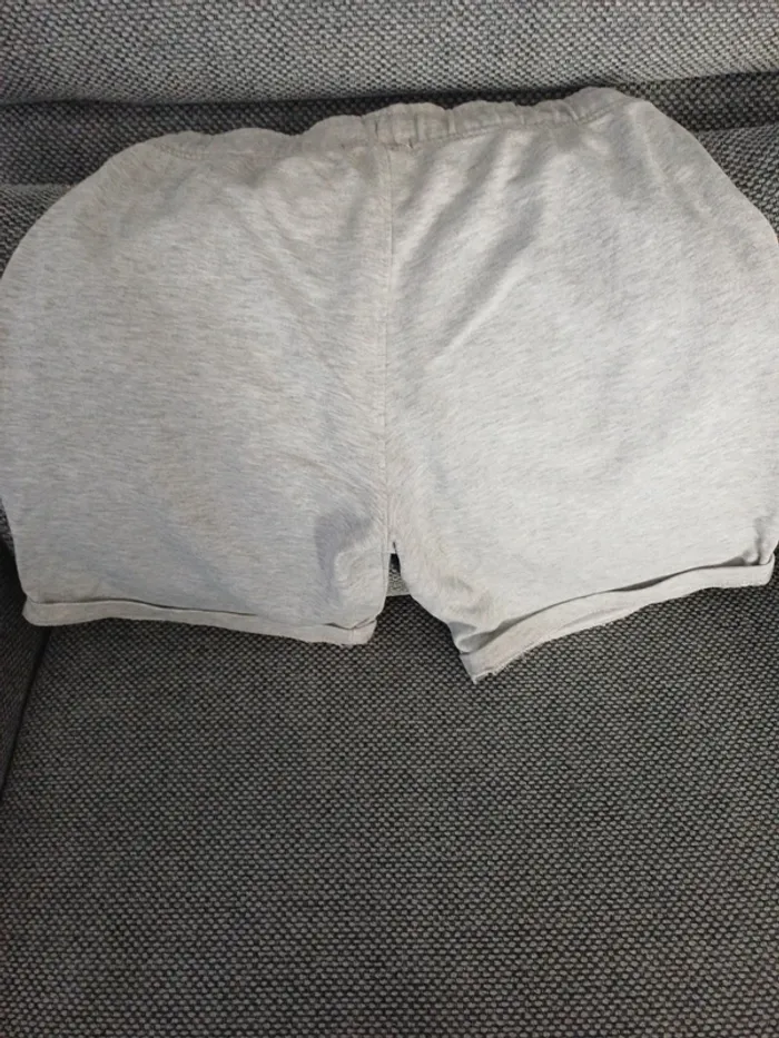 Short garçon taille 13/14 ans - photo numéro 3