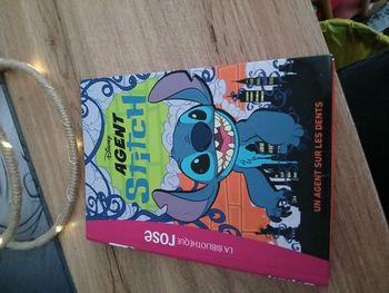 LIVRE AGENT STICH DE LA BLIBLIOTHEQUE ROSE