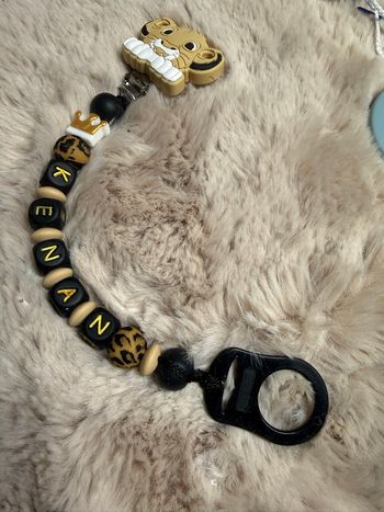 Attache tétine lion