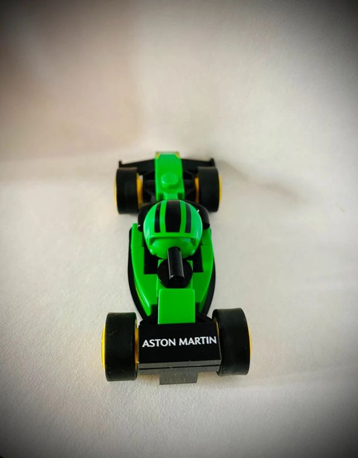 Minifigurine LEGO Série Formule 1 (71049) - N 5 Aston Martin - Très bon état - photo numéro 4