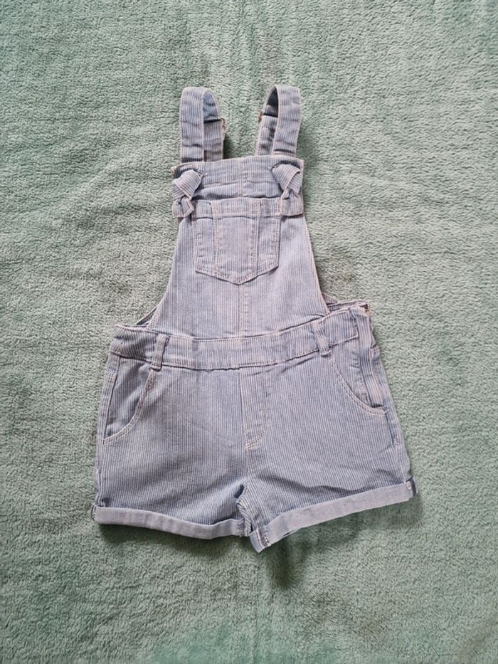 Très jolie salopette short 8 ans
