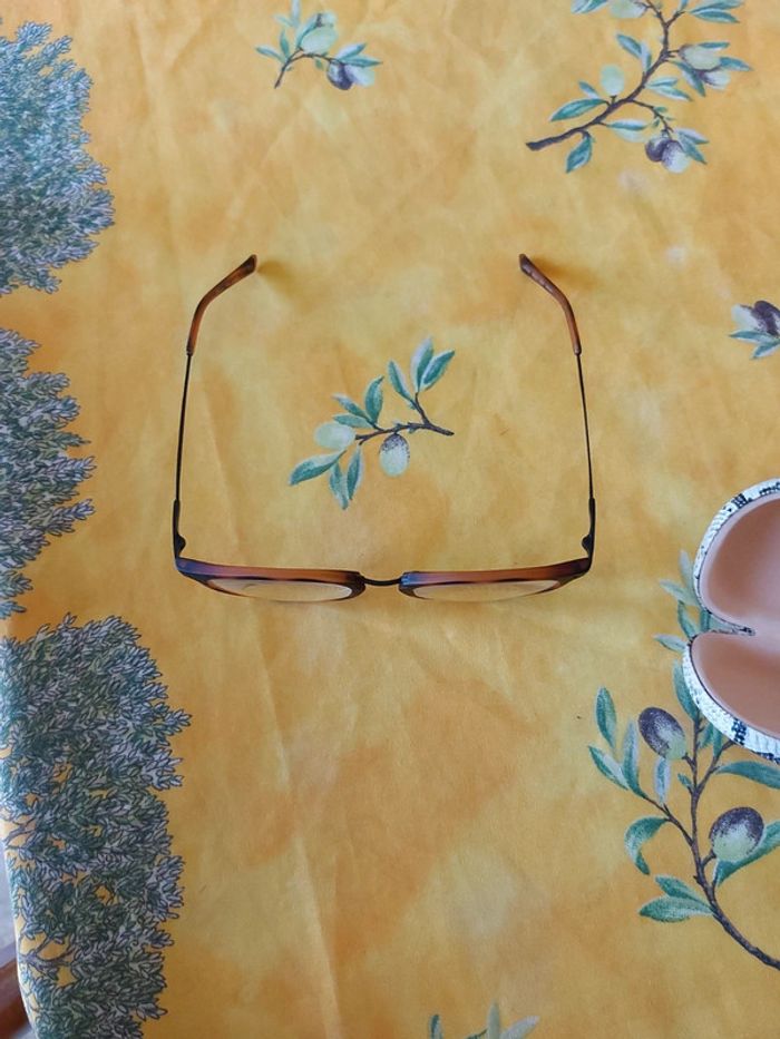 Paire de lunettes femme neuves avec boîte de transport - photo numéro 2