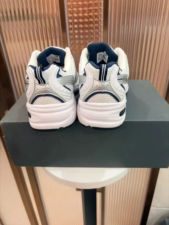 New Balance 530 Taille 43 - photo numéro 4