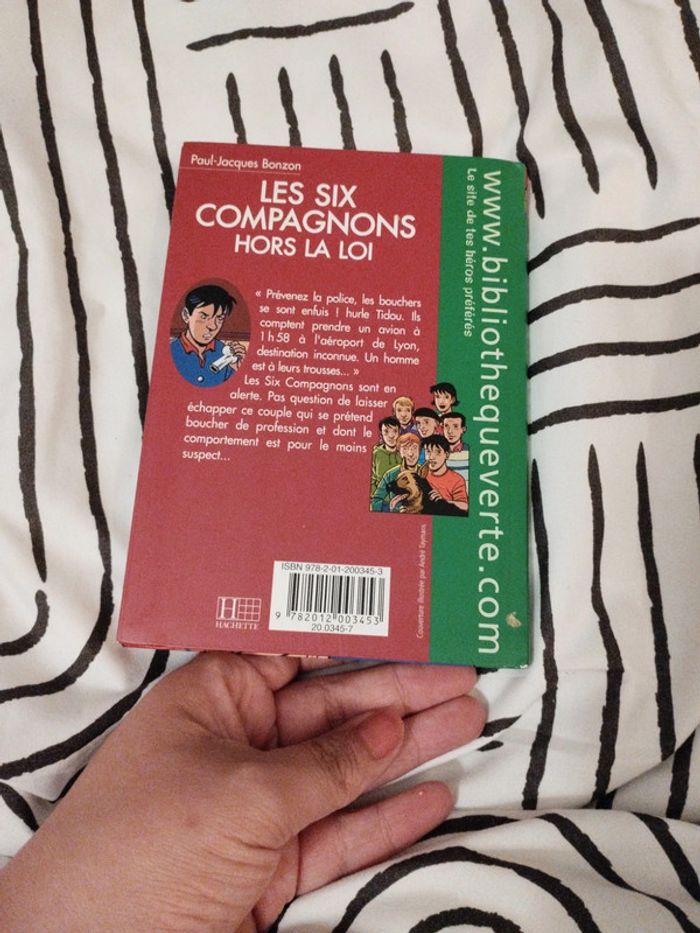 Livre Les 6 compagnons hors la loi - photo numéro 2