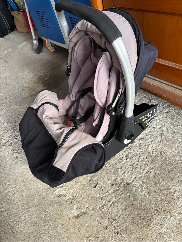 Siège auto cosy bébé 0-9 kg - photo numéro 2