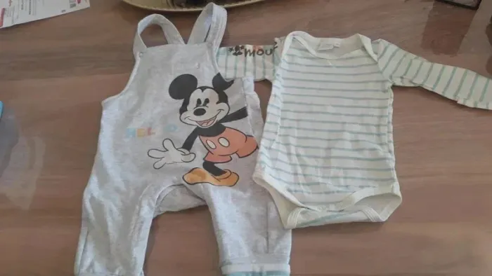 Ensemble salopette et body de Disney Baby taille 6 mois - photo numéro 2
