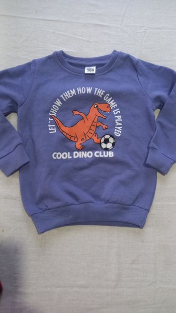 Sweat Dino foot 104 cm neuf