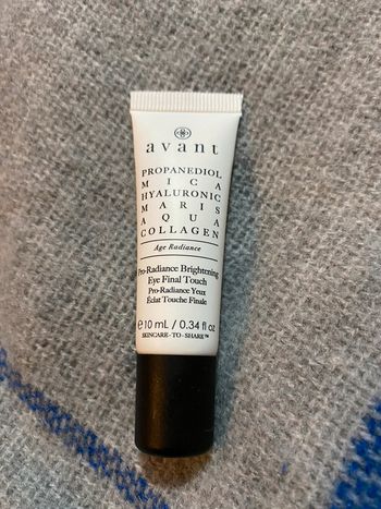 Pro radiance brightening eye final touch