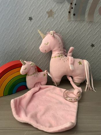 Lot doudou carré et doudou musical Licorne mots d’enfants