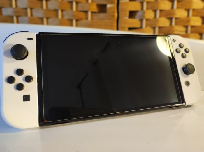 Console Nintendo Switch OLED Blanc 64Go + 2 Jeux + Sacoche + Carte Micro SD - photo numéro 4