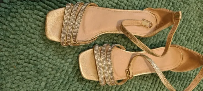 Sandalle