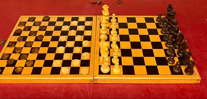 Jeu d’échecs et de dame