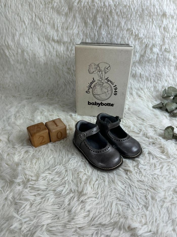 Paire de babies coloris argenté Babybotte taille 20