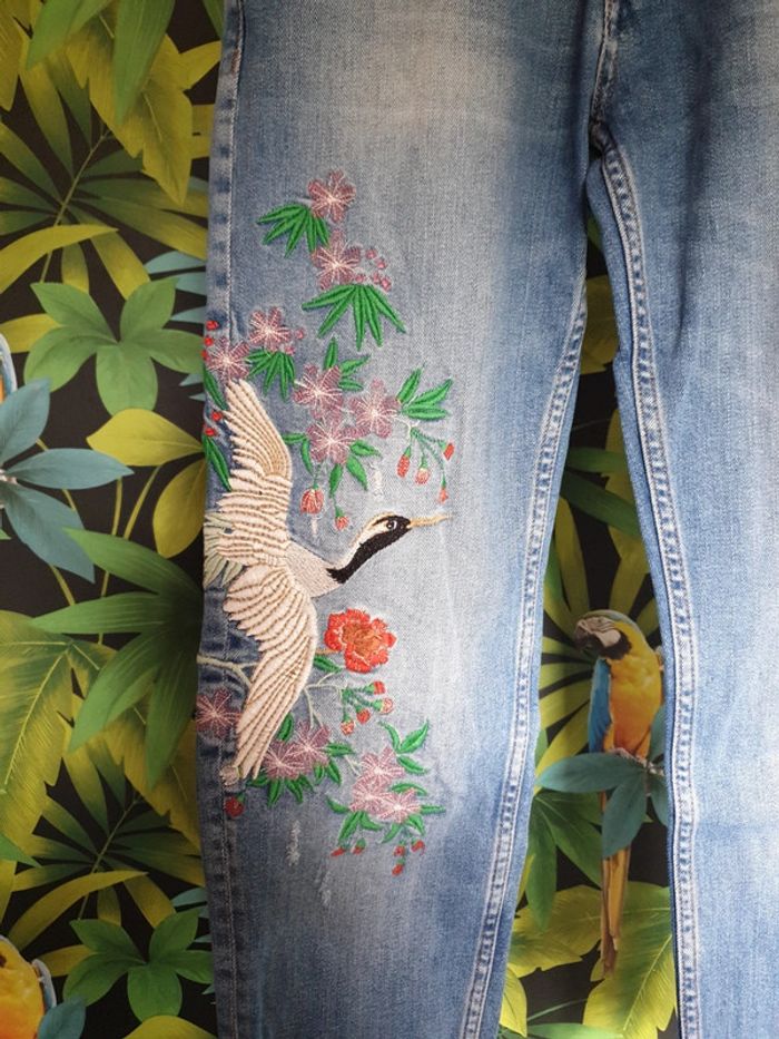 Jean denim premium brodé - photo numéro 2