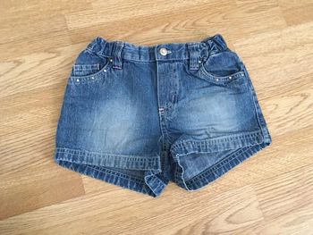 Short fille