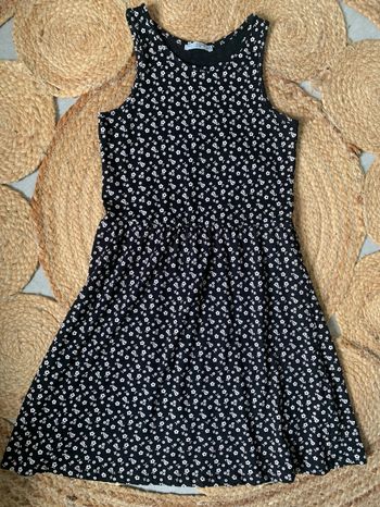Jolie robe noire à fleurs 12 ans