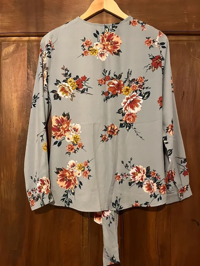 Chic & Romantique – Chemisier Fleuri avec Détail Nouable - photo numéro 6
