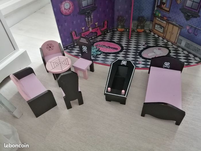 Grand manoir en bois "Monster high" - photo numéro 7