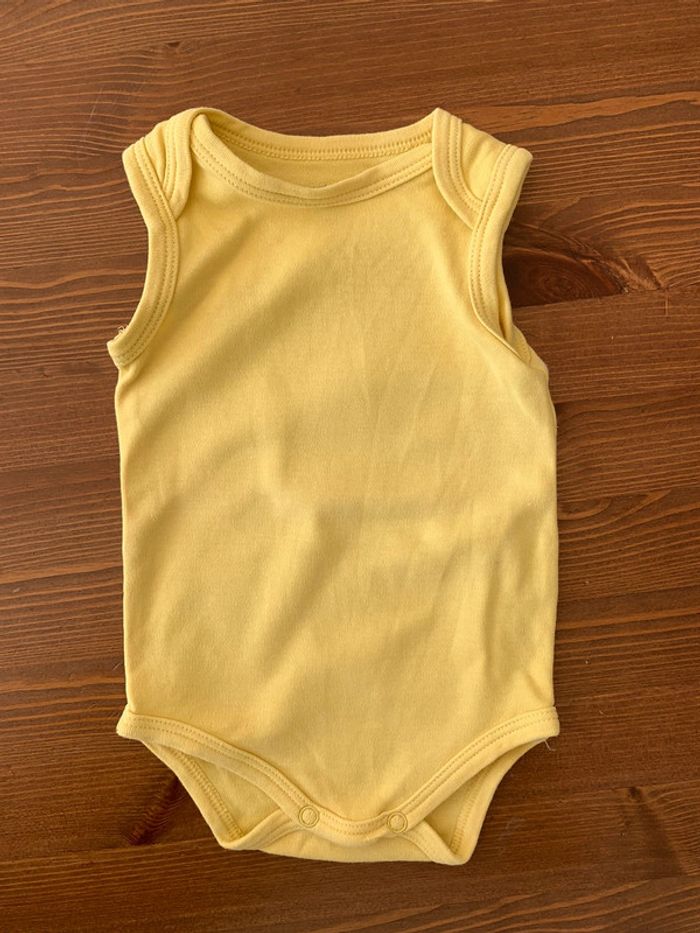 Lot 5 bodies sans manches! - photo numéro 2