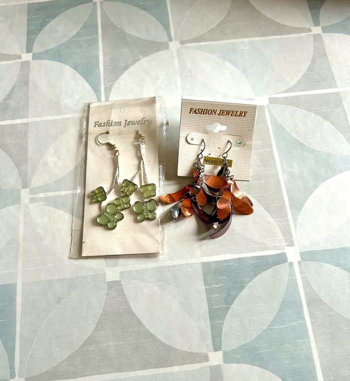 Lot de 2 paires de boucles d’oreilles - Etat : neuf