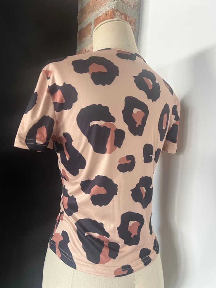 TEE shirt neuf - photo numéro 2