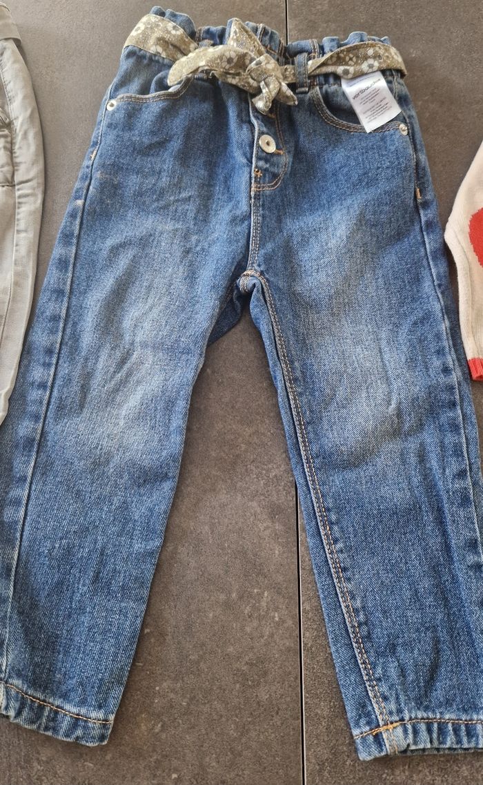 2 pantalons 1 gilet court 3 ans tbe - photo numéro 3