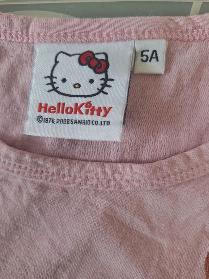 Donne t-shirt Hello Kitty 5 ans pour tout autre achat - photo numéro 4