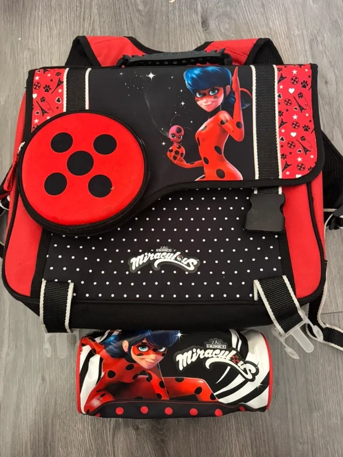 Cartable + trousse miraculous