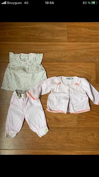 Ensemble gilet t-shirt pantalon Tape à l’œil 3 mois