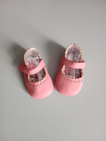 Chaussures neuves bébé taille 17/18