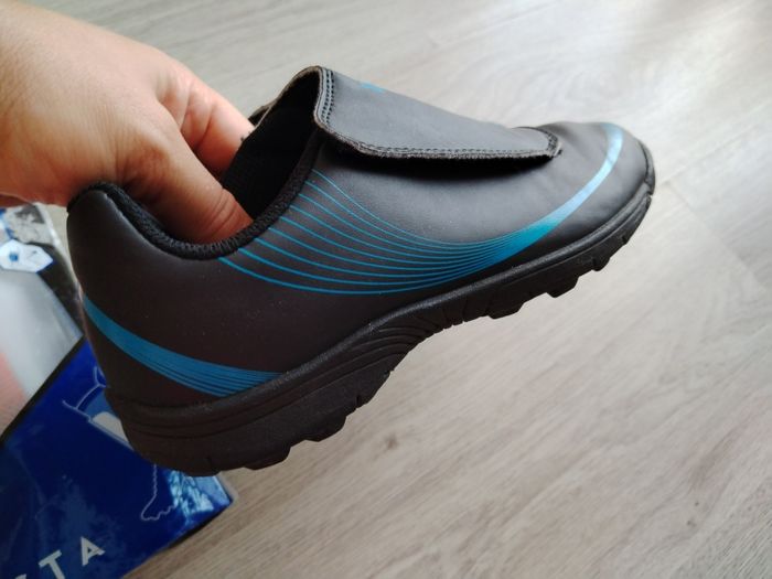 Chaussures de foot et protège tibia 33 - photo numéro 4
